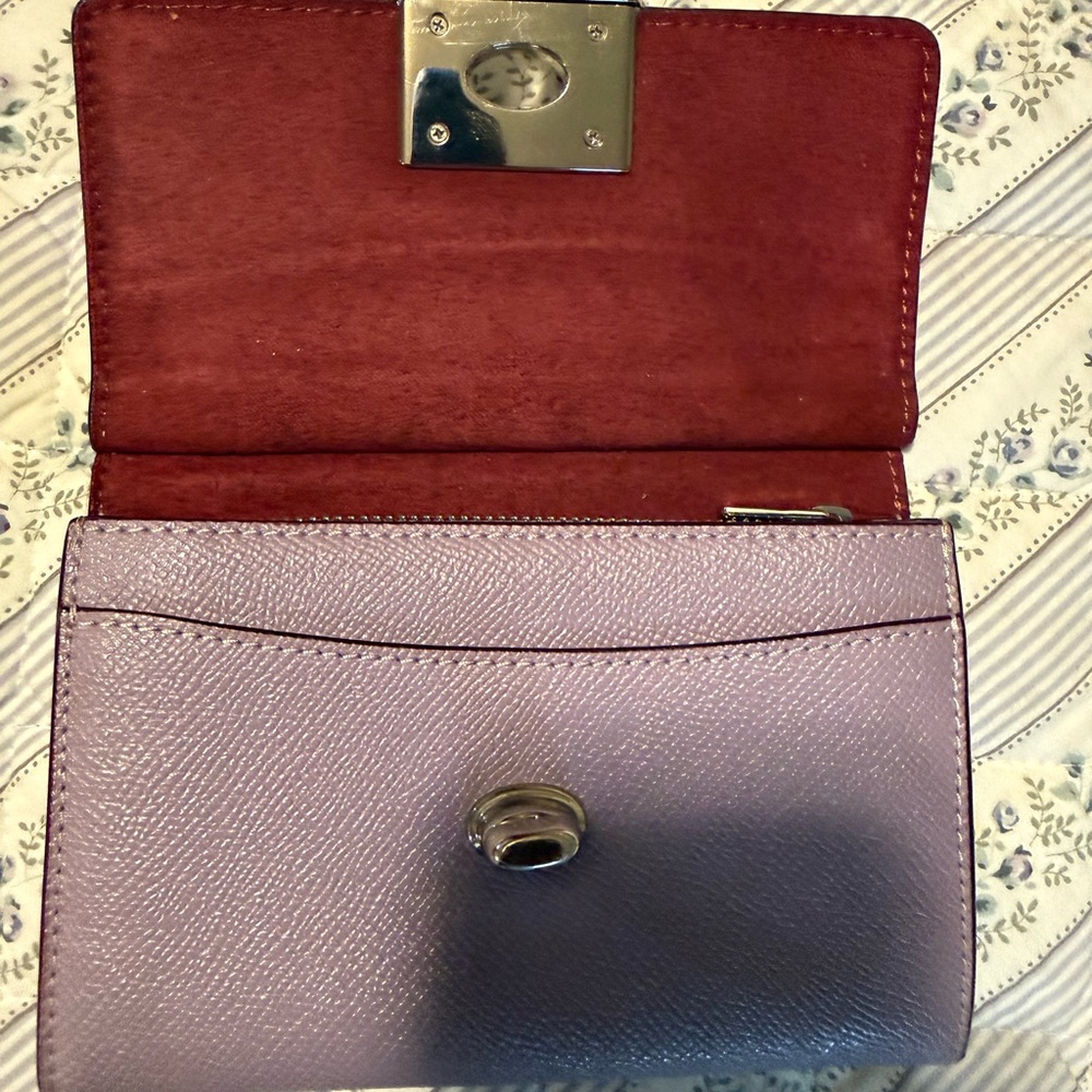 COACH Lavender Cassidy Turnlock Medium Wallet - Picture 5 of 6